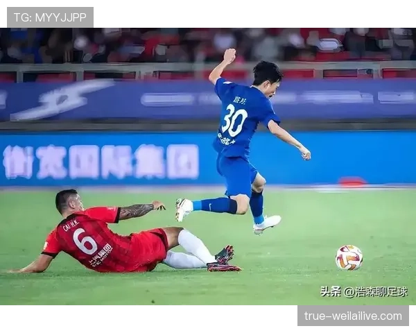 上海海港，近期阵容调整已见效，关键比赛中的传控效率提升明显。