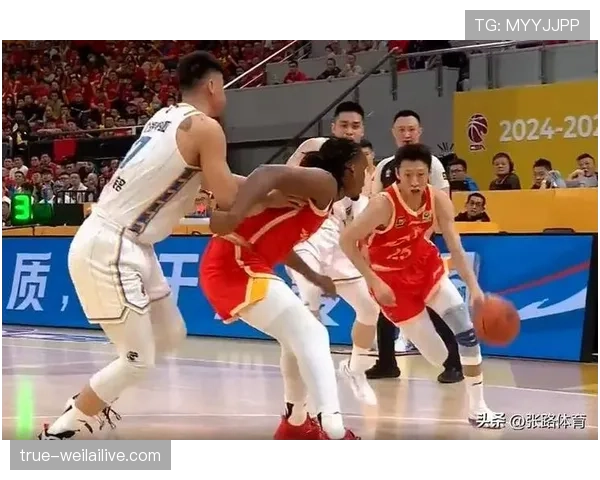 抱人犯规判罚到底有多严?裁判尺度为何常引争议 抱人犯规判罚到底有多严?裁判尺度为何常引争议