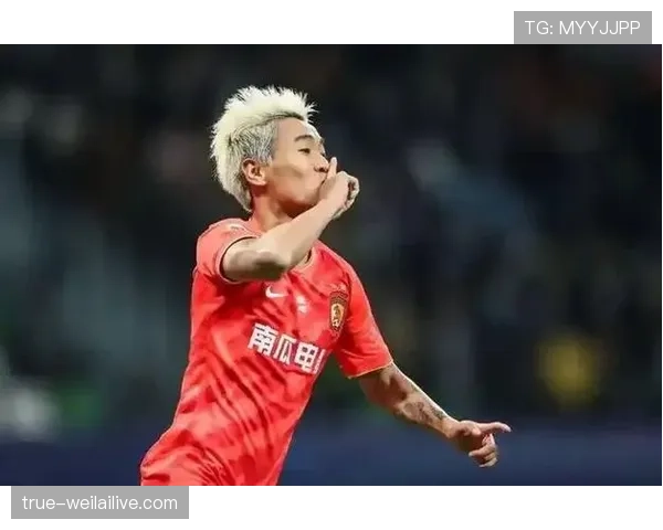 韦世豪开豪车下车拎菜袋，这画面反差笑死我